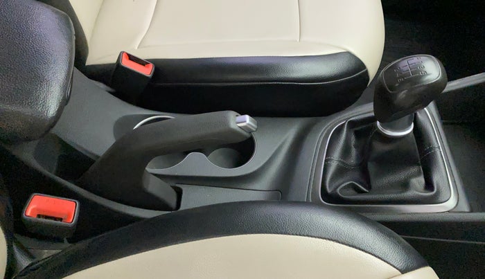 2018 Hyundai Verna 1.6 CRDI SX, Diesel, Manual, 1,02,652 km, Gear Lever