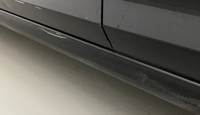 2018 Hyundai Verna 1.6 CRDI SX, Diesel, Manual, 1,02,652 km, Left running board - Minor scratches