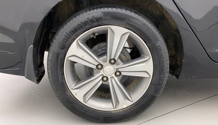 2018 Hyundai Verna 1.6 CRDI SX, Diesel, Manual, 1,02,652 km, Right Rear Wheel
