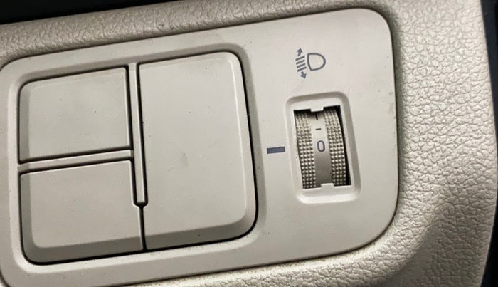 2018 Hyundai Verna 1.6 CRDI SX, Diesel, Manual, 1,02,652 km, Dashboard - Headlight height adjustment not working
