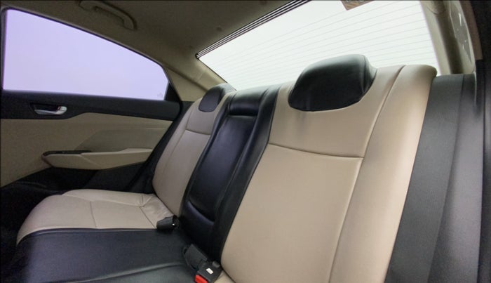 2018 Hyundai Verna 1.6 CRDI SX, Diesel, Manual, 1,02,652 km, Right Side Rear Door Cabin