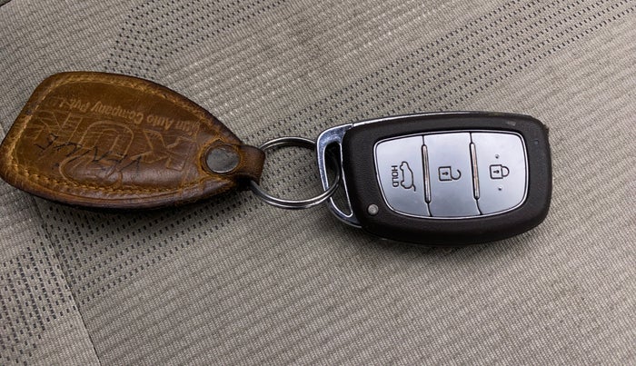 2023 Hyundai VENUE SX 1.2 PETROL, Petrol, Manual, 17,044 km, Key Close Up