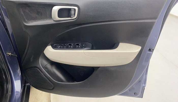 2023 Hyundai VENUE SX 1.2 PETROL, Petrol, Manual, 17,044 km, Driver Side Door Panels Control