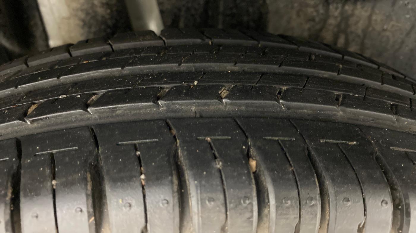 2021 Maruti Swift VXI D, Petrol, Manual, 3,657 km, Right Rear Tyre Tread