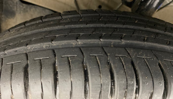 2021 Maruti Swift VXI D, Petrol, Manual, 3,657 km, Left Front Tyre Tread