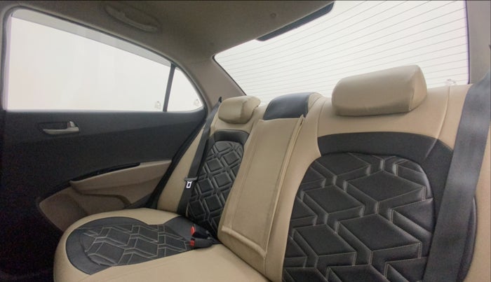 2014 Hyundai Xcent SX AT 1.2 (O), Petrol, Automatic, 73,359 km, Right Side Rear Door Cabin