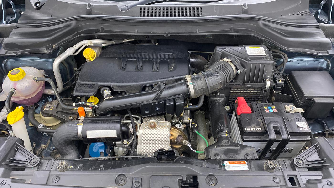 2021 Mahindra XUV300 1.2 W6 MT, Petrol, Manual, 9,823 km, Open Bonet
