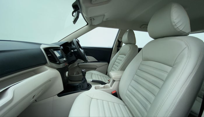 2021 Mahindra XUV300 1.2 W6 MT, Petrol, Manual, 9,823 km, Right Side Front Door Cabin