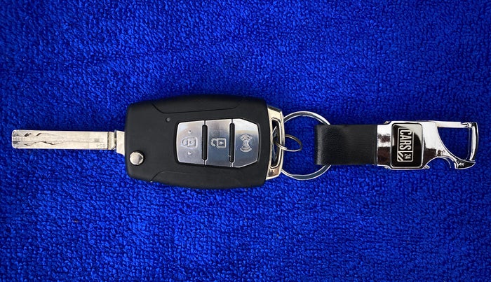 2021 Mahindra XUV300 1.2 W6 MT, Petrol, Manual, 9,823 km, Key Close Up
