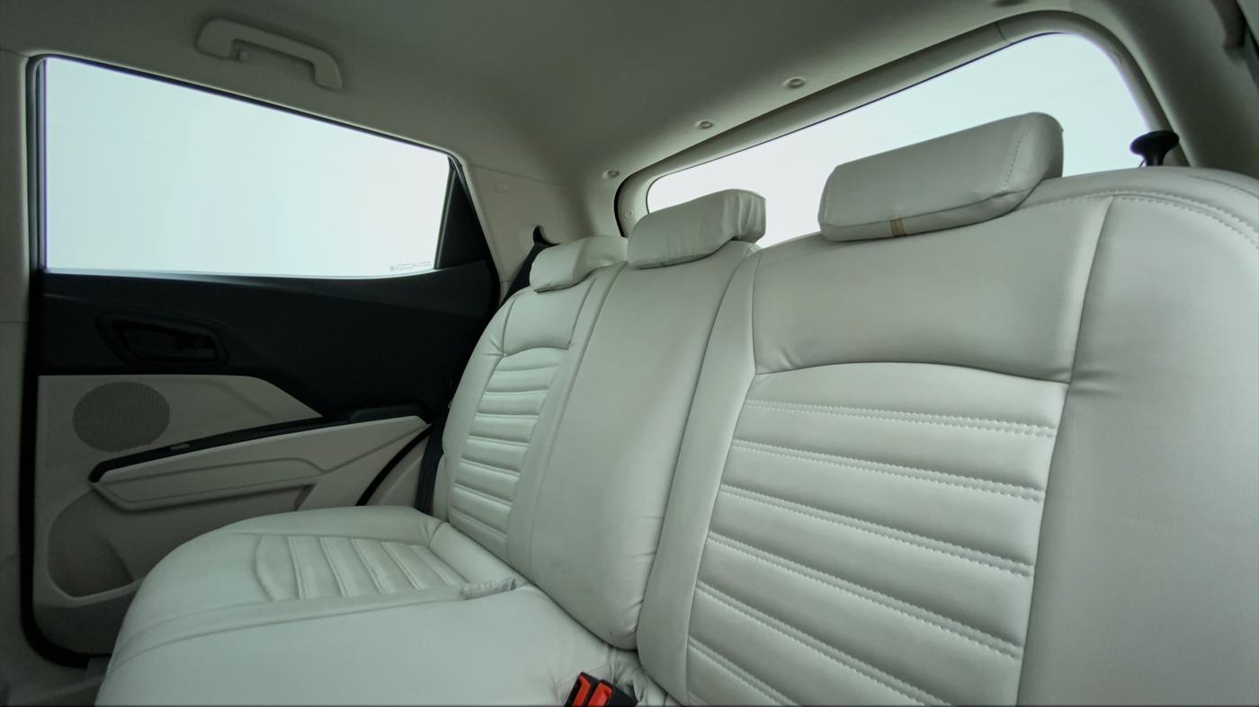 2021 Mahindra XUV300 1.2 W6 MT, Petrol, Manual, 9,823 km, Right Side Rear Door Cabin