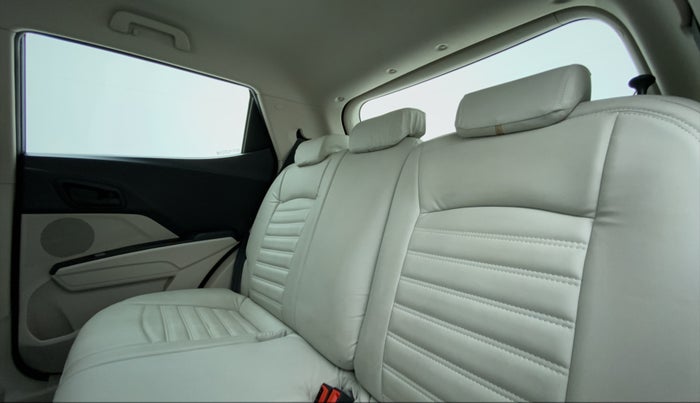 2021 Mahindra XUV300 1.2 W6 MT, Petrol, Manual, 9,823 km, Right Side Rear Door Cabin