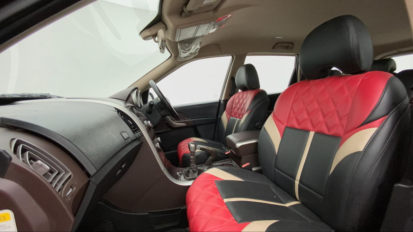 2013 Mahindra XUV500 W8, Diesel, Manual, 99,009 km, Right Side Front Door Cabin