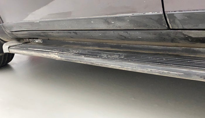 2013 Mahindra XUV500 W8, Diesel, Manual, 99,009 km, Left running board - Slightly dented