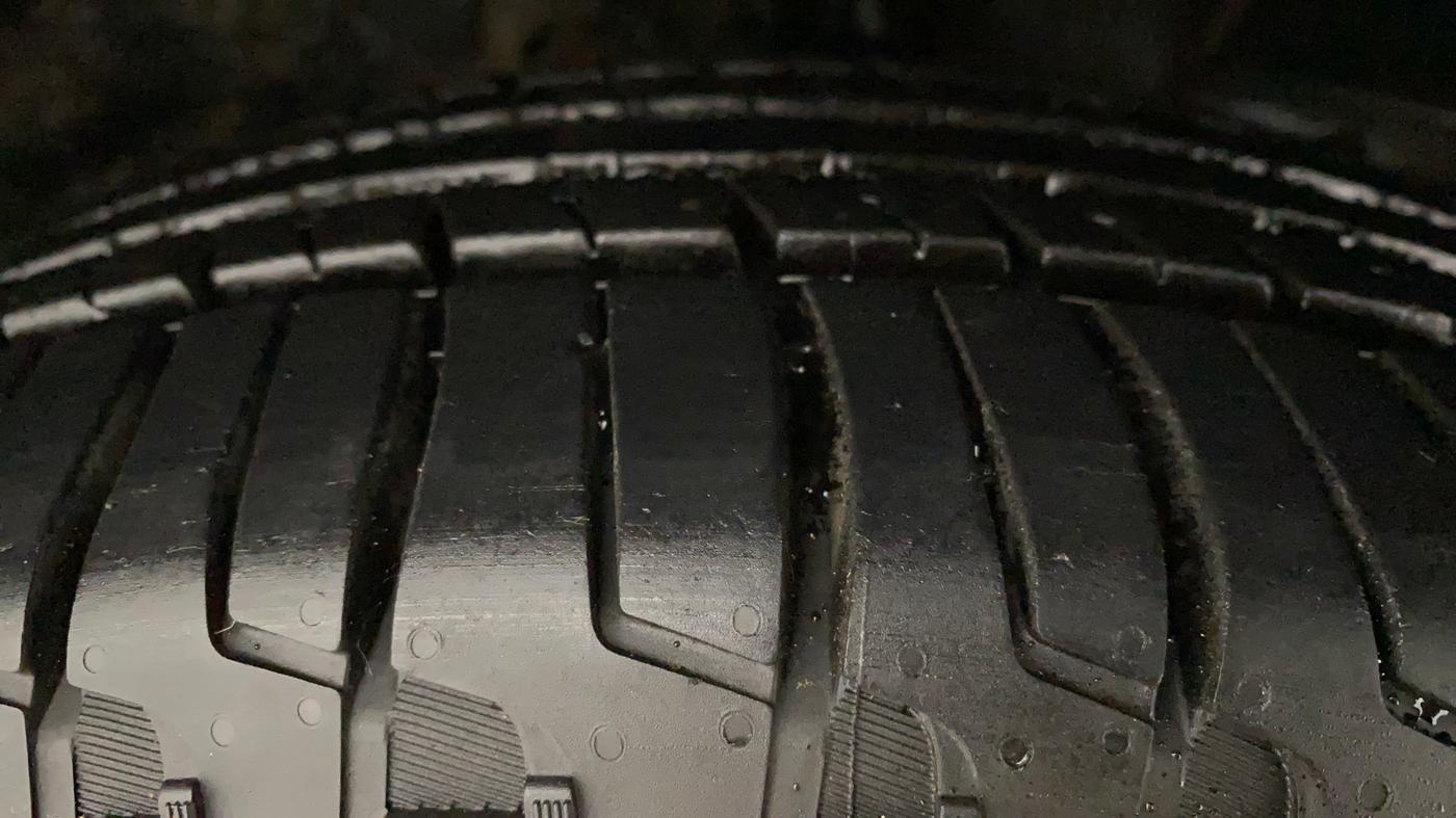 2013 Mahindra XUV500 W8, Diesel, Manual, 99,009 km, Right Front Tyre Tread