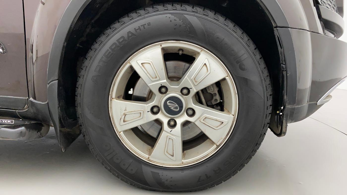 2013 Mahindra XUV500 W8, Diesel, Manual, 99,009 km, Right Front Wheel