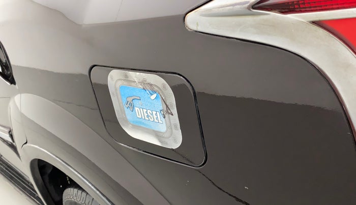 2013 Mahindra XUV500 W8, Diesel, Manual, 99,009 km, Left quarter panel - Slightly dented