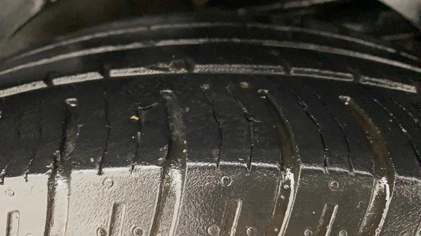 2013 Mahindra XUV500 W8, Diesel, Manual, 99,009 km, Left Rear Tyre Tread