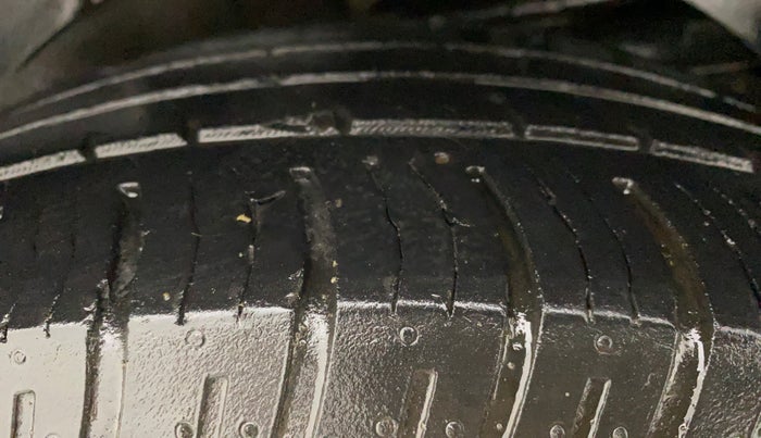 2013 Mahindra XUV500 W8, Diesel, Manual, 99,009 km, Left Rear Tyre Tread