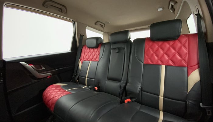 2013 Mahindra XUV500 W8, Diesel, Manual, 99,009 km, Right Side Rear Door Cabin