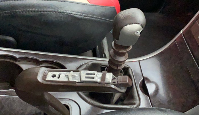 2013 Mahindra XUV500 W8, Diesel, Manual, 99,009 km, Gear Lever