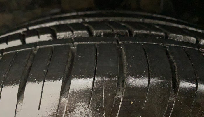 2013 Mahindra XUV500 W8, Diesel, Manual, 99,009 km, Left Front Tyre Tread