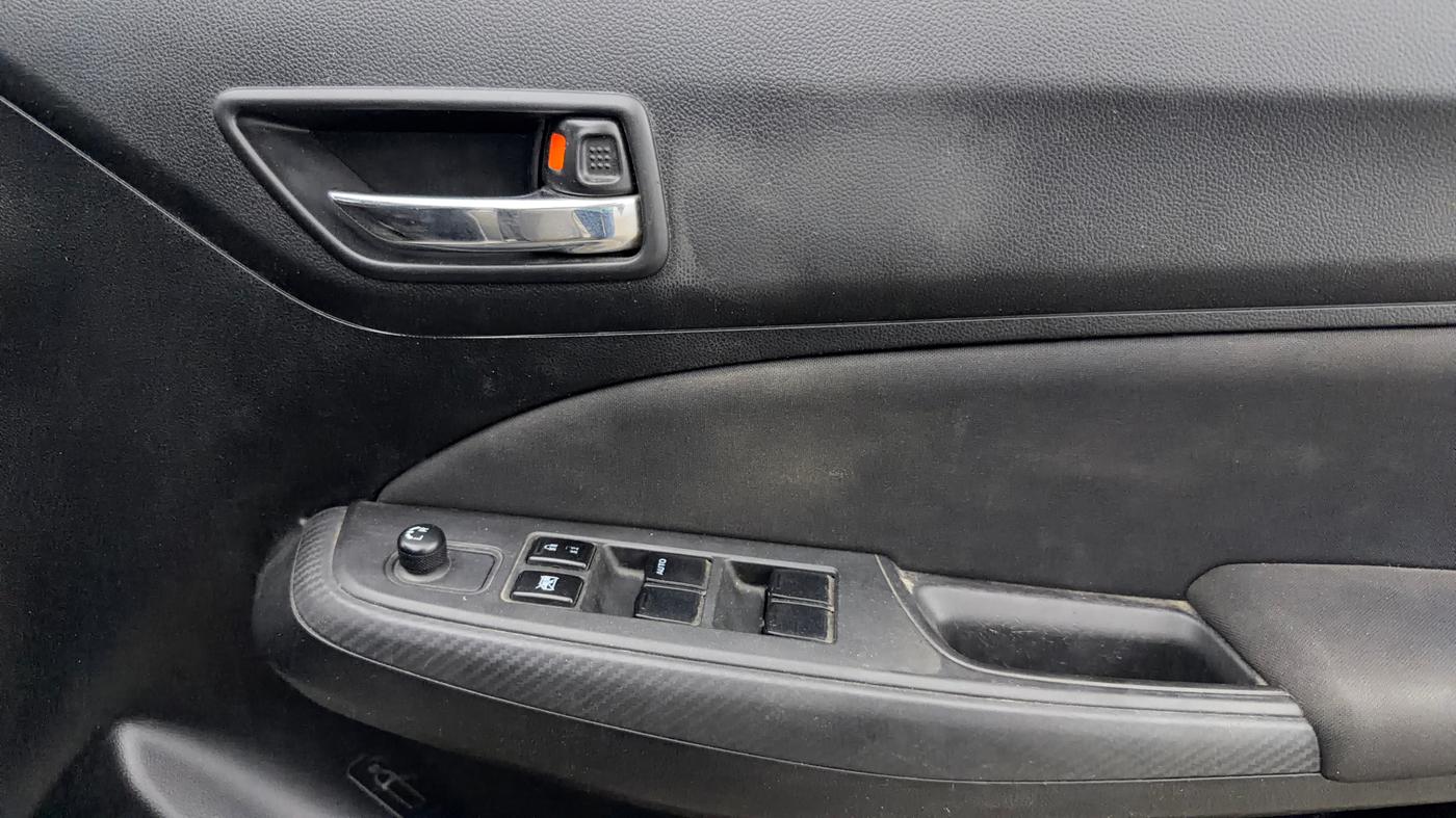 2022 Maruti Swift VXI AMT, Petrol, Automatic, 57,238 km, Driver Side Door Panels Control