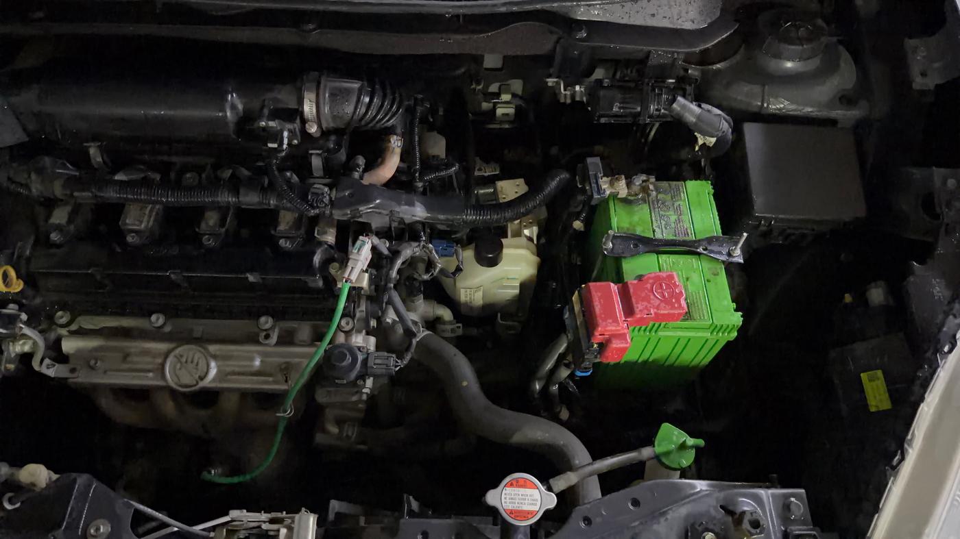 2022 Maruti Swift VXI AMT, Petrol, Automatic, 57,238 km, Engine View - Left