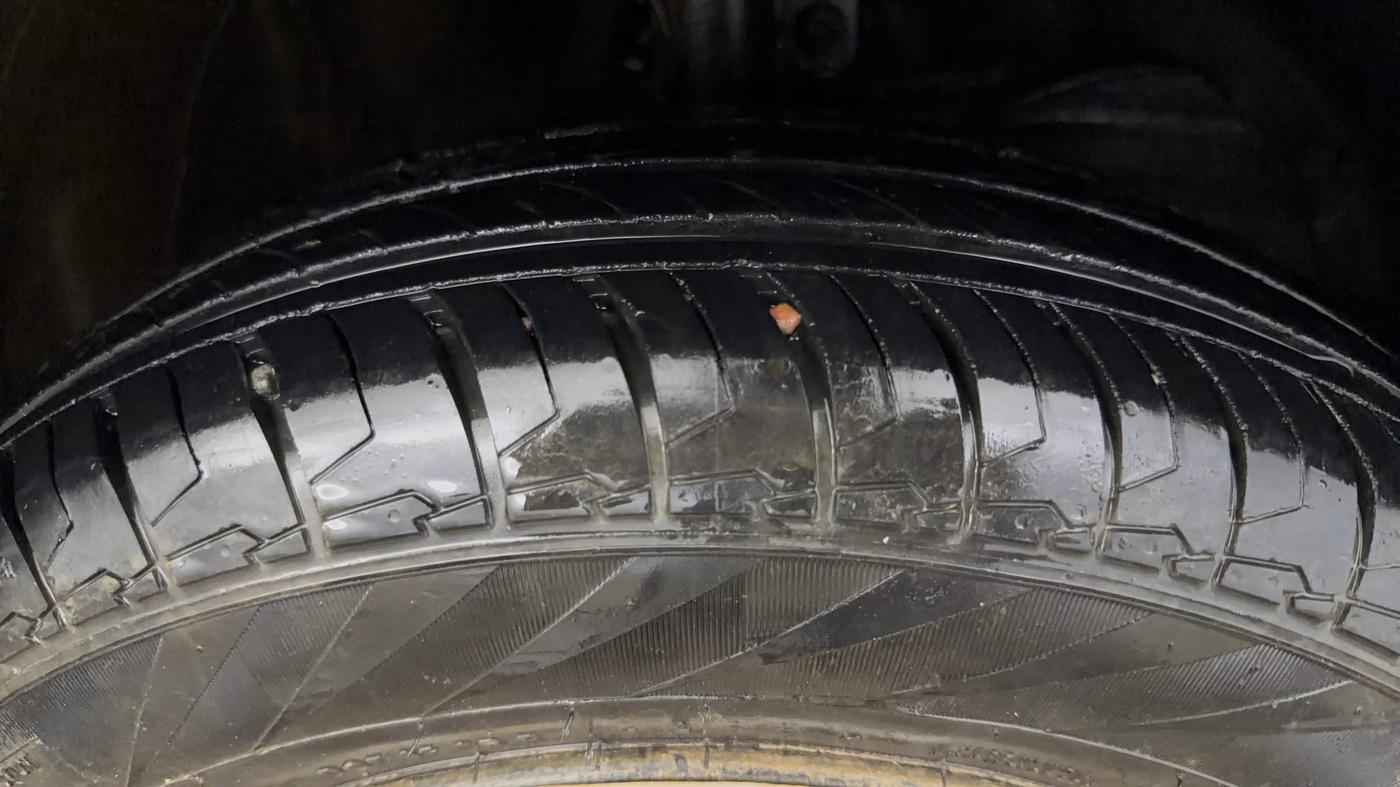 2022 Maruti Swift VXI AMT, Petrol, Automatic, 57,238 km, Right Front Tyre Tread