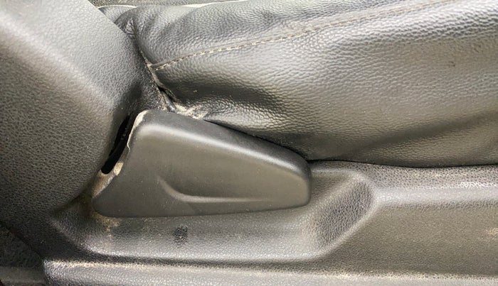 2017 Renault Kwid RXL 1.0, Petrol, Manual, 48,412 km, Driver Side Adjustment Panel