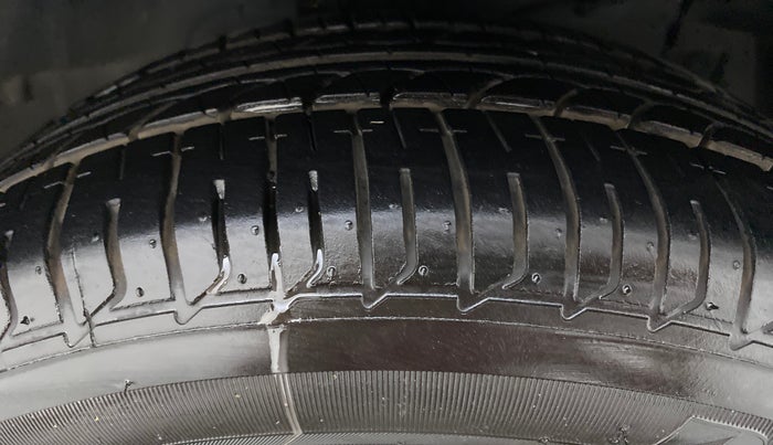 2018 Maruti Ciaz ALPHA 1.4 VVT AMT, Petrol, Automatic, 14,806 km, Right Front Tyre Tread