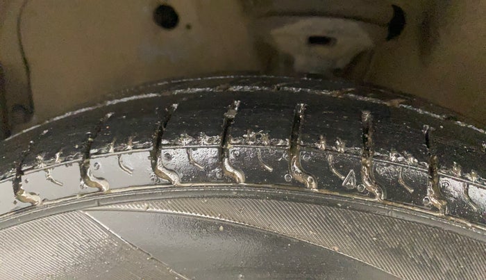2013 Maruti Wagon R 1.0 LXI CNG, CNG, Manual, 63,405 km, Left Front Tyre Tread