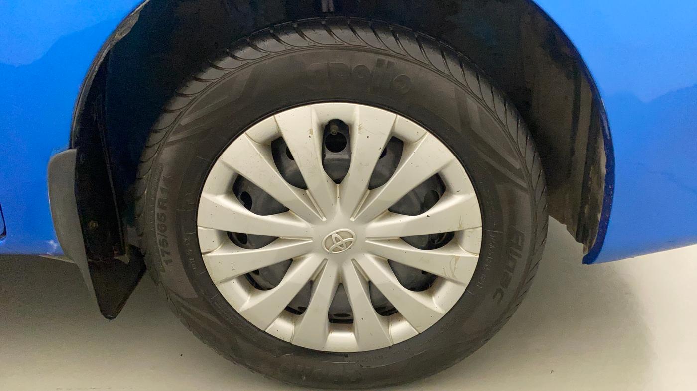 2011 Toyota Etios Liva G, Petrol, Manual, 75,554 km, Right Front Wheel