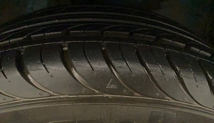 2011 Toyota Etios Liva G, Petrol, Manual, 75,554 km, Right Front Tyre Tread