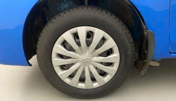 2011 Toyota Etios Liva G, Petrol, Manual, 75,554 km, Left Front Wheel