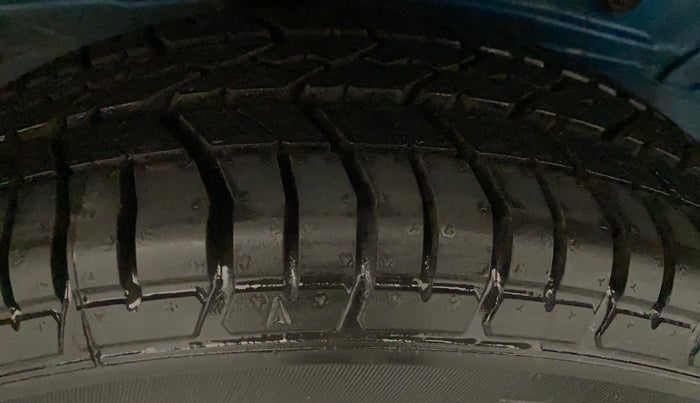 2011 Toyota Etios Liva G, Petrol, Manual, 75,554 km, Right Rear Tyre Tread
