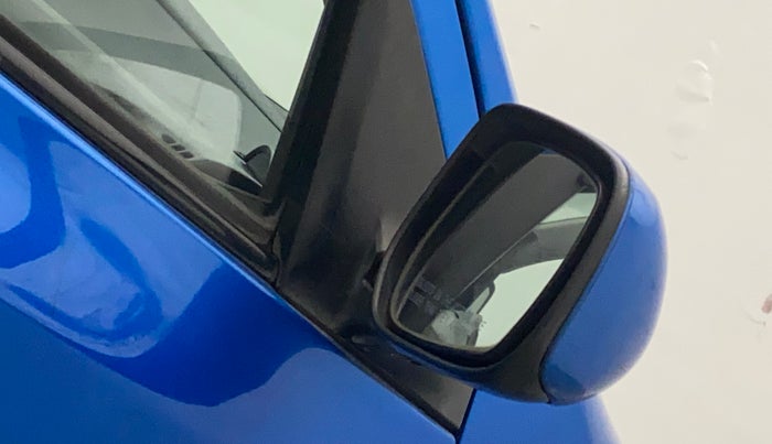 2011 Toyota Etios Liva G, Petrol, Manual, 75,554 km, Right rear-view mirror - Cover has minor damage