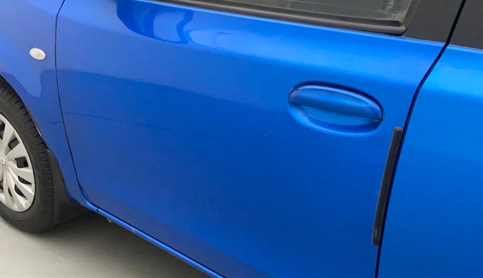 2011 Toyota Etios Liva G, Petrol, Manual, 75,554 km, Front passenger door - Paint has faded