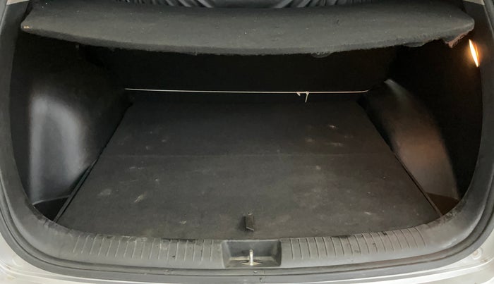 2017 Hyundai Creta E PLUS 1.6 PETROL, Petrol, Manual, 68,949 km, Boot Inside