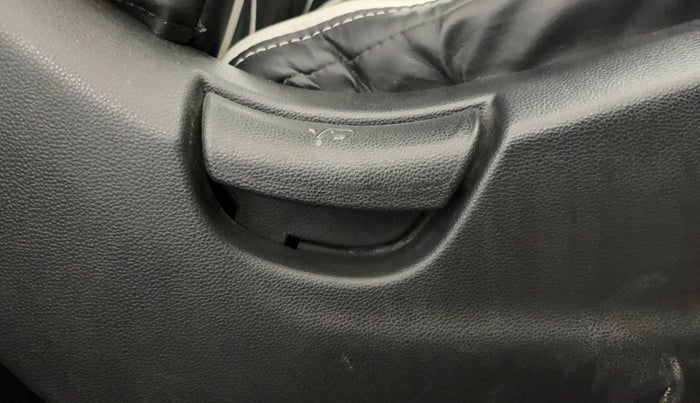 2017 Hyundai Creta E PLUS 1.6 PETROL, Petrol, Manual, 68,949 km, Driver Side Adjustment Panel