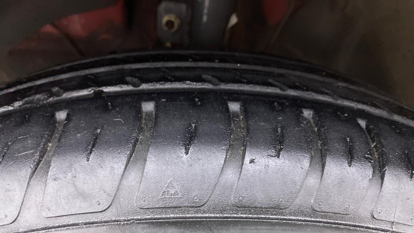 2018 Maruti Swift VXI, Petrol, Manual, 41,672 km, Left Front Tyre Tread