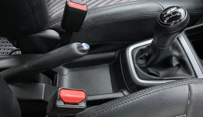 2018 Maruti Swift VXI, Petrol, Manual, 41,672 km, Gear Lever