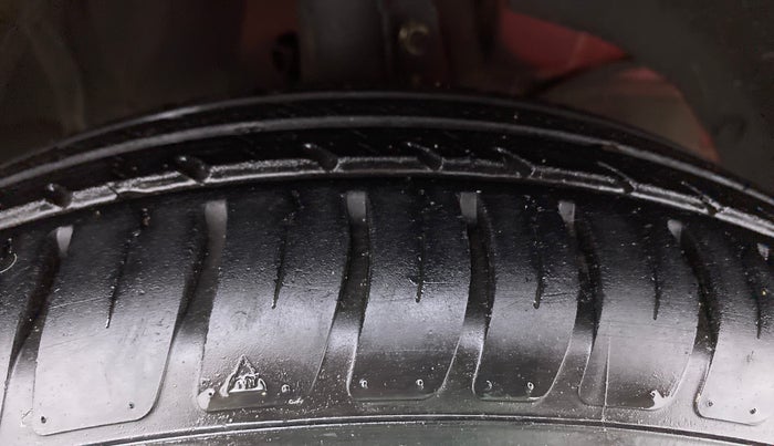 2018 Maruti Swift VXI, Petrol, Manual, 41,672 km, Right Front Tyre Tread