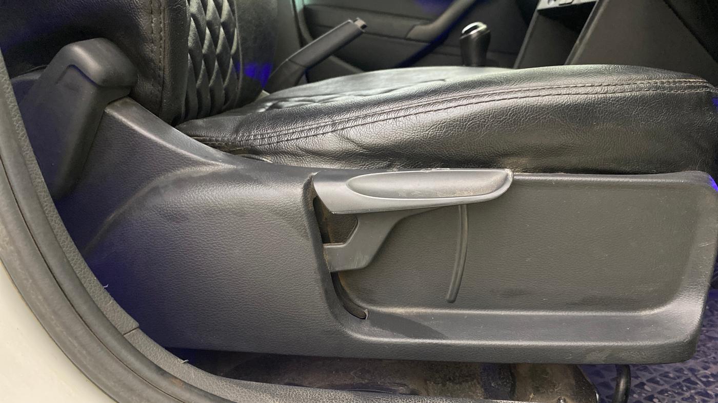 2019 Volkswagen Polo TRENDLINE 1.0L, Petrol, Manual, 51,717 km, Driver Side Adjustment Panel