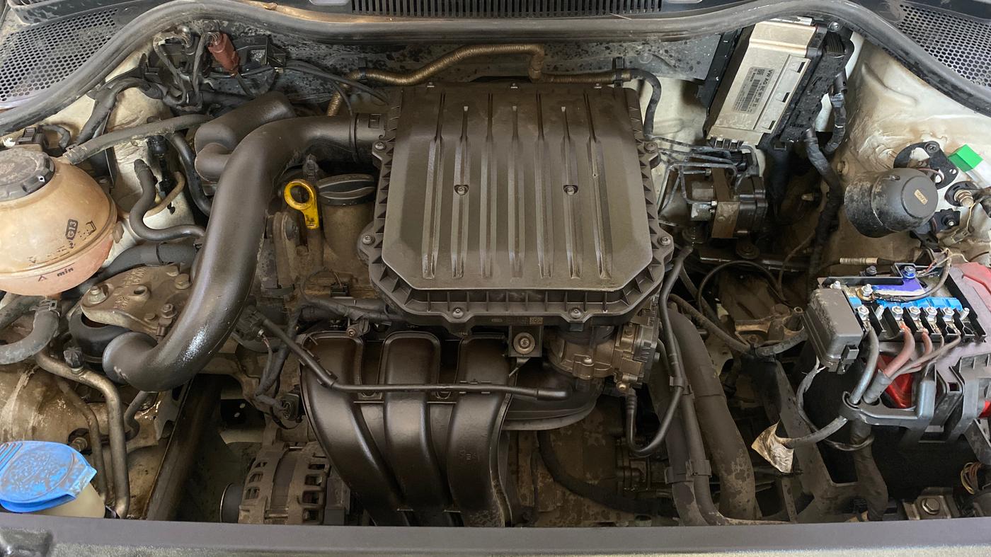 2019 Volkswagen Polo TRENDLINE 1.0L, Petrol, Manual, 51,717 km, Engine View