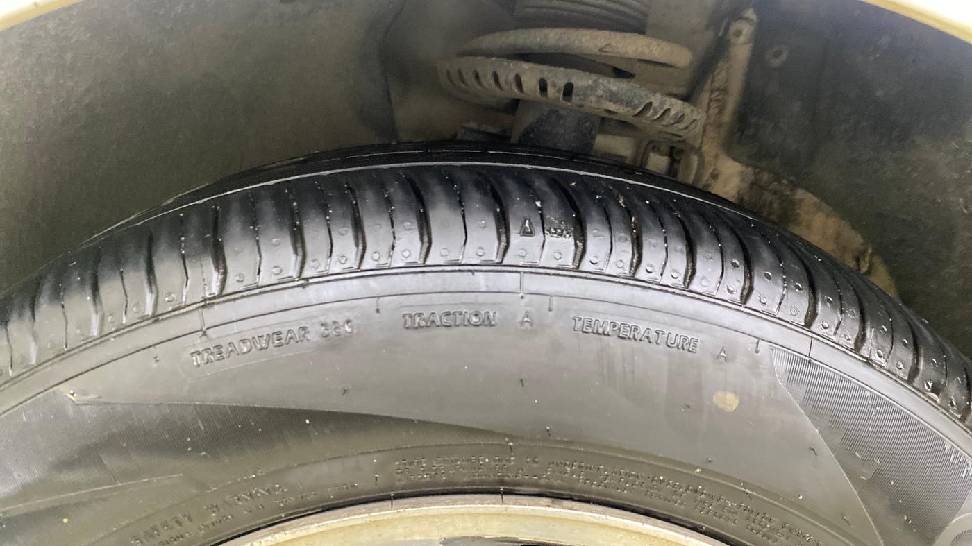 2019 Volkswagen Polo TRENDLINE 1.0L, Petrol, Manual, 51,717 km, Left Front Tyre Tread