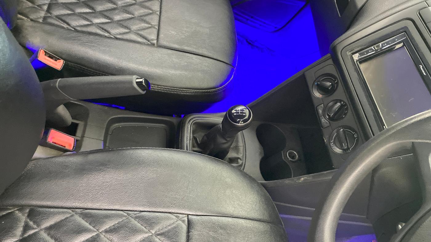 2019 Volkswagen Polo TRENDLINE 1.0L, Petrol, Manual, 51,717 km, Gear Lever