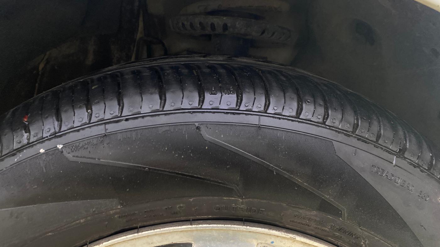 2019 Volkswagen Polo TRENDLINE 1.0L, Petrol, Manual, 51,717 km, Right Front Tyre Tread