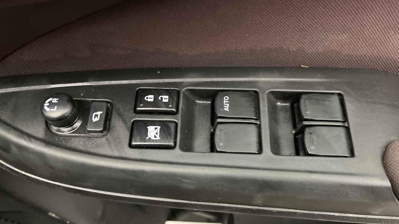 2023 Maruti FRONX DELTA PLUS 1.2L AGS, Petrol, Automatic, 29,042 km, Driver Side Door Panels Control