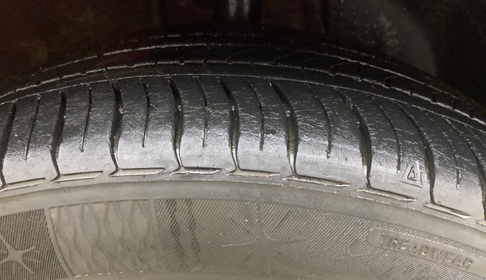 2020 Hyundai NEW I20 Asta 1.0 GDI Turbo IMT, Petrol, Manual, 21,767 km, Right Front Tyre Tread