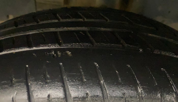 2017 Renault Kwid CLIMBER 1.0 AMT, Petrol, Automatic, 62,208 km, Left Front Tyre Tread